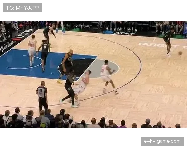 朱利叶斯·兰德尔利用挡拆制造错位提升内线得分效率明显